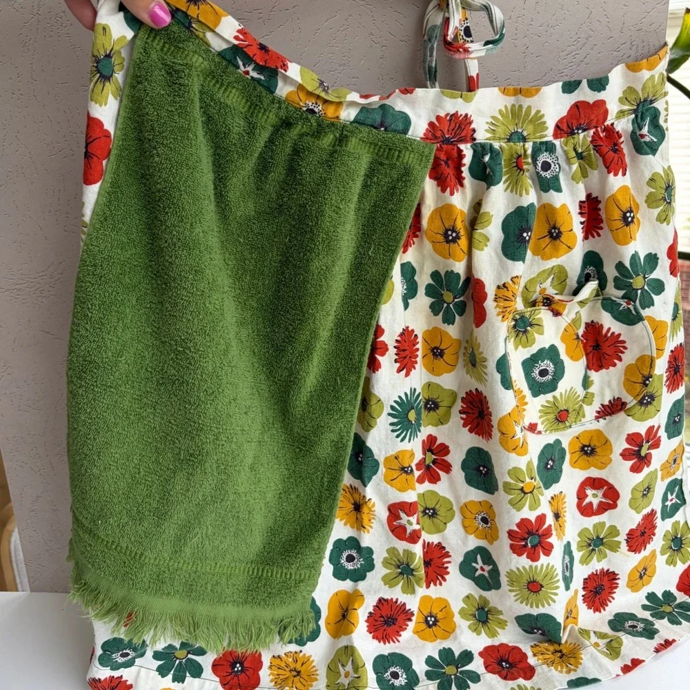 Vintage Floral Half Apron with Attached Green Hand Towel Retro Flower Print